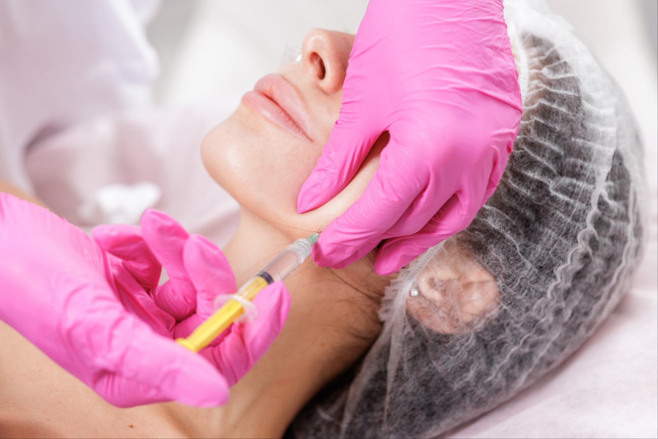 Jak se zbavit podbradku? Perfektně fungují tyto 4 moderní lékařské postupy